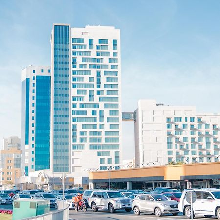 Abesq Doha Hotel And Residences, An Ihg Hotel Esterno foto Al-Emarat Hospital