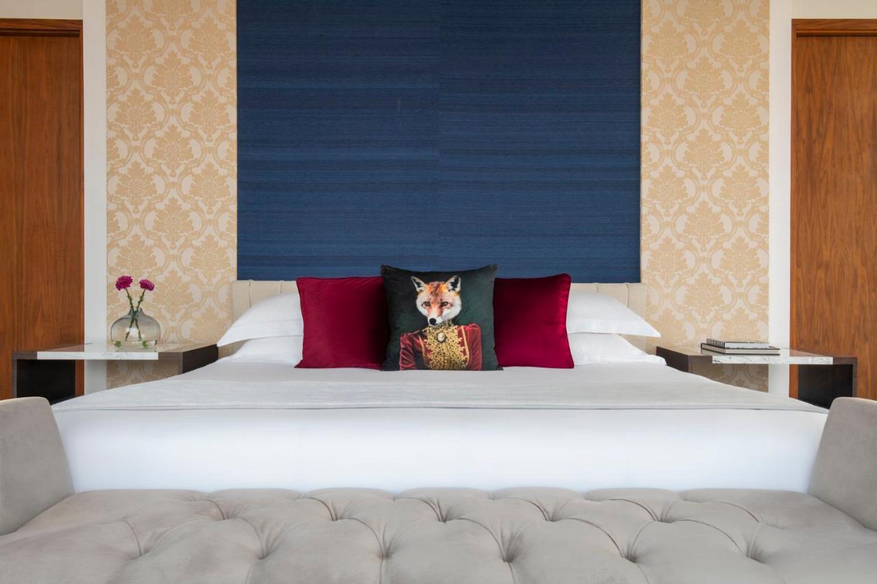 Abesq Doha Hotel And Residences, An Ihg Hotel Esterno foto A bedroom at the hotel