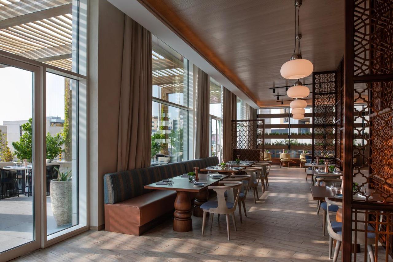 Abesq Doha Hotel And Residences, An Ihg Hotel Esterno foto The restaurant