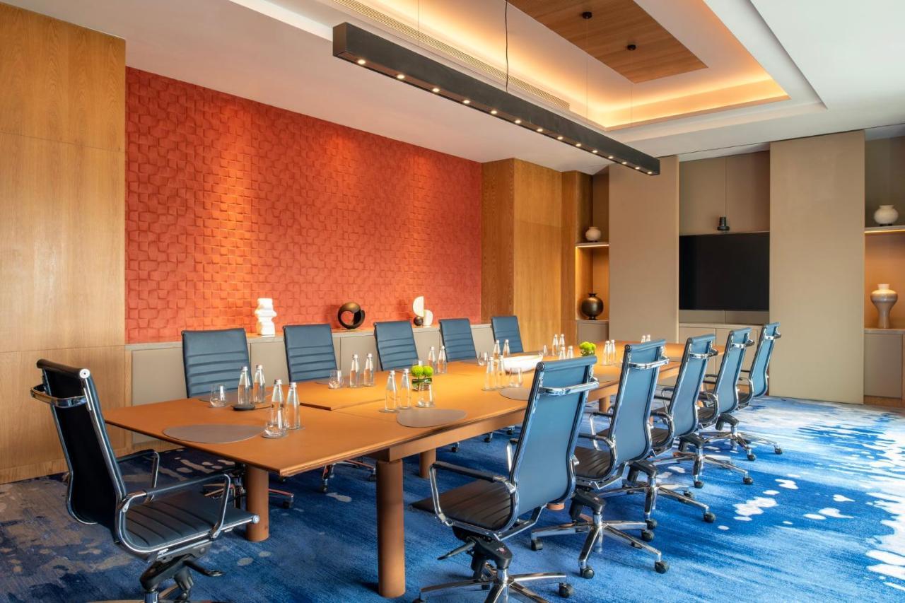 Abesq Doha Hotel And Residences, An Ihg Hotel Esterno foto Meeting room