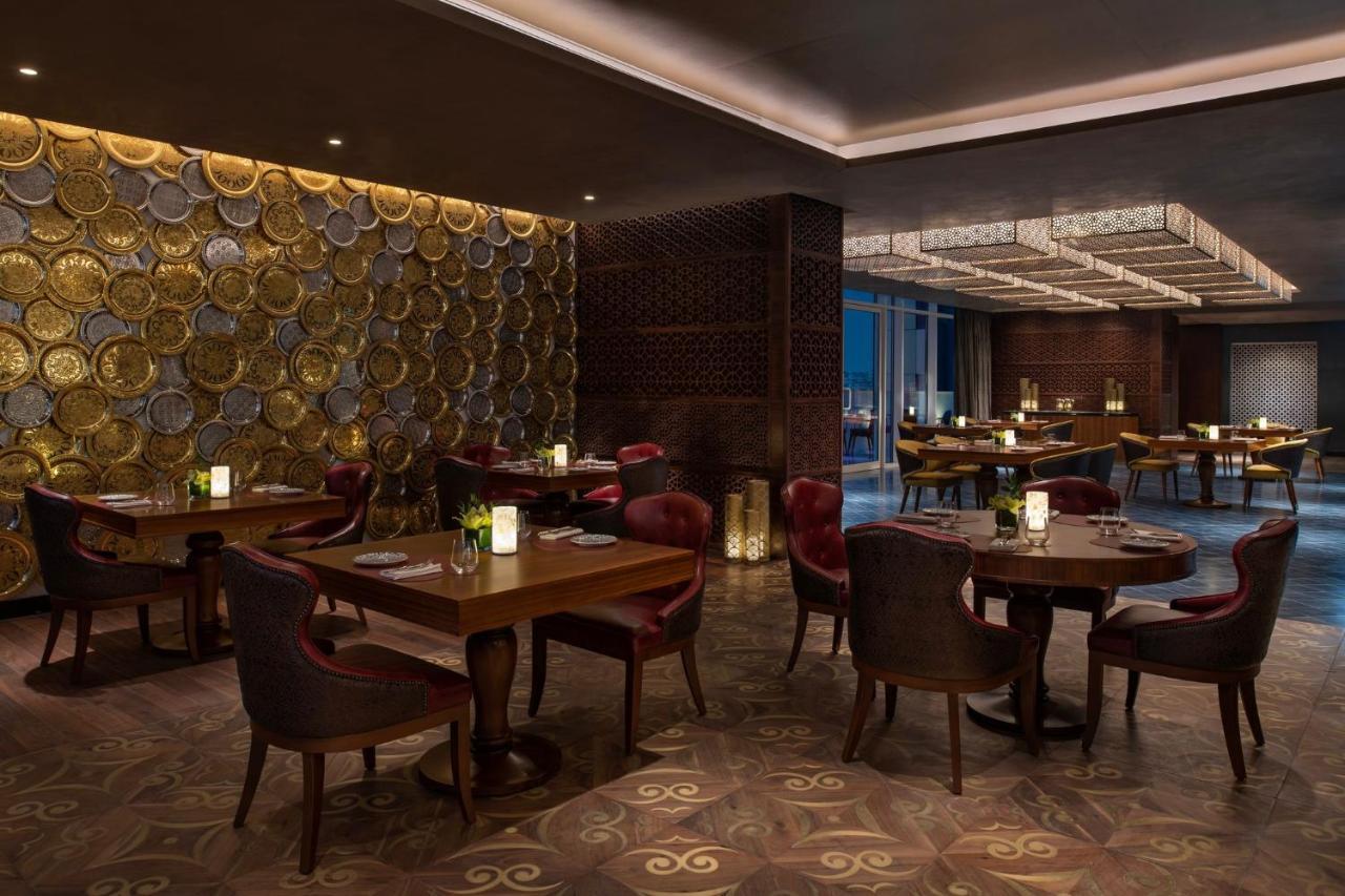 Abesq Doha Hotel And Residences, An Ihg Hotel Esterno foto The restaurant