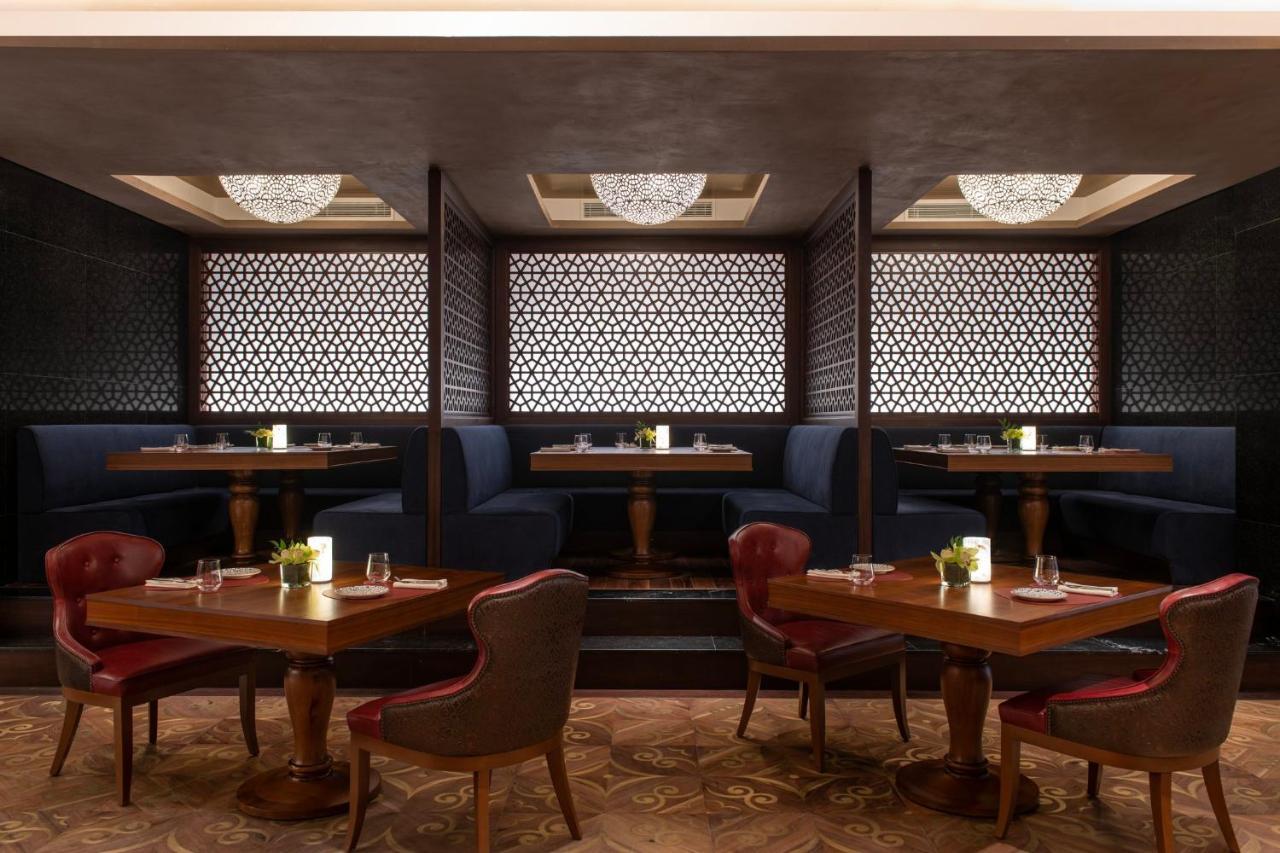 Abesq Doha Hotel And Residences, An Ihg Hotel Esterno foto The interior of the restaurant