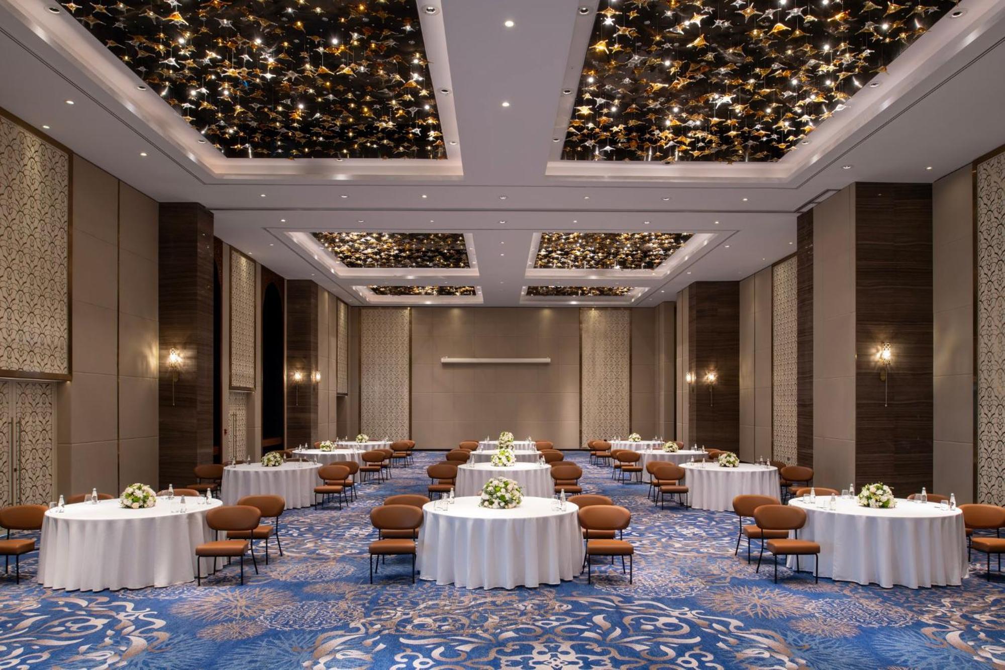 Abesq Doha Hotel And Residences, An Ihg Hotel Esterno foto The ballroom