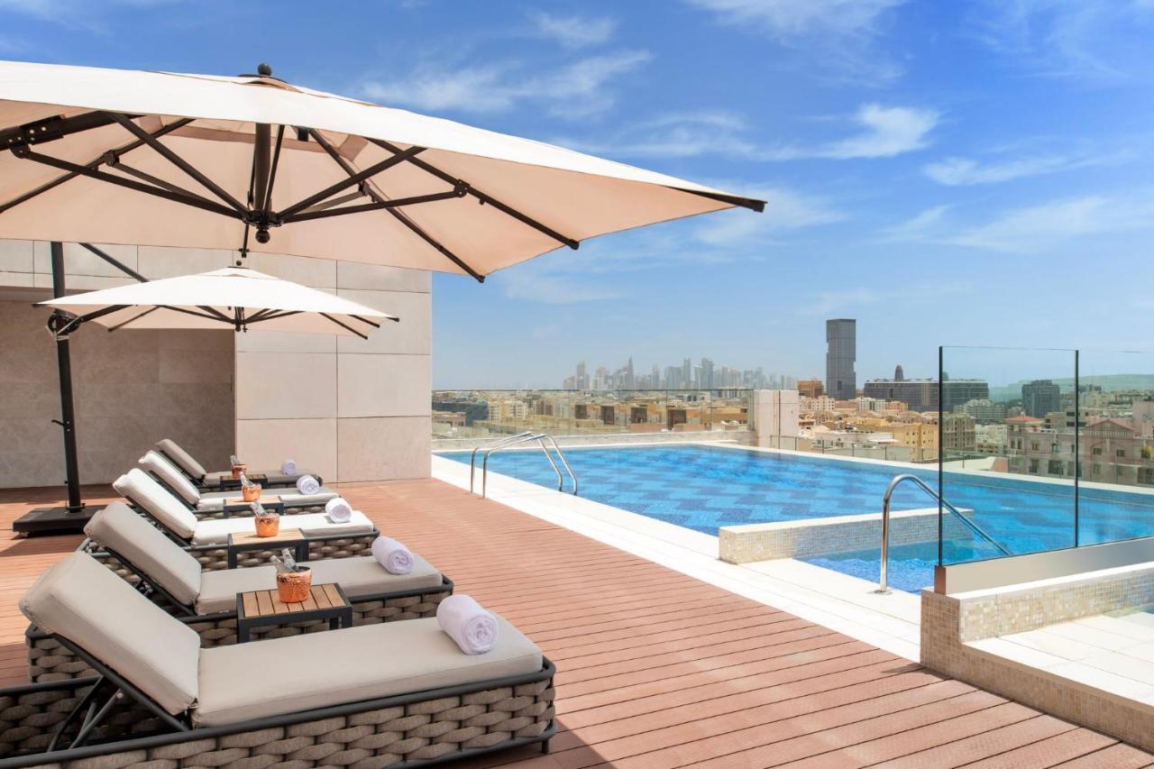 Abesq Doha Hotel And Residences, An Ihg Hotel Esterno foto Rooftop pool