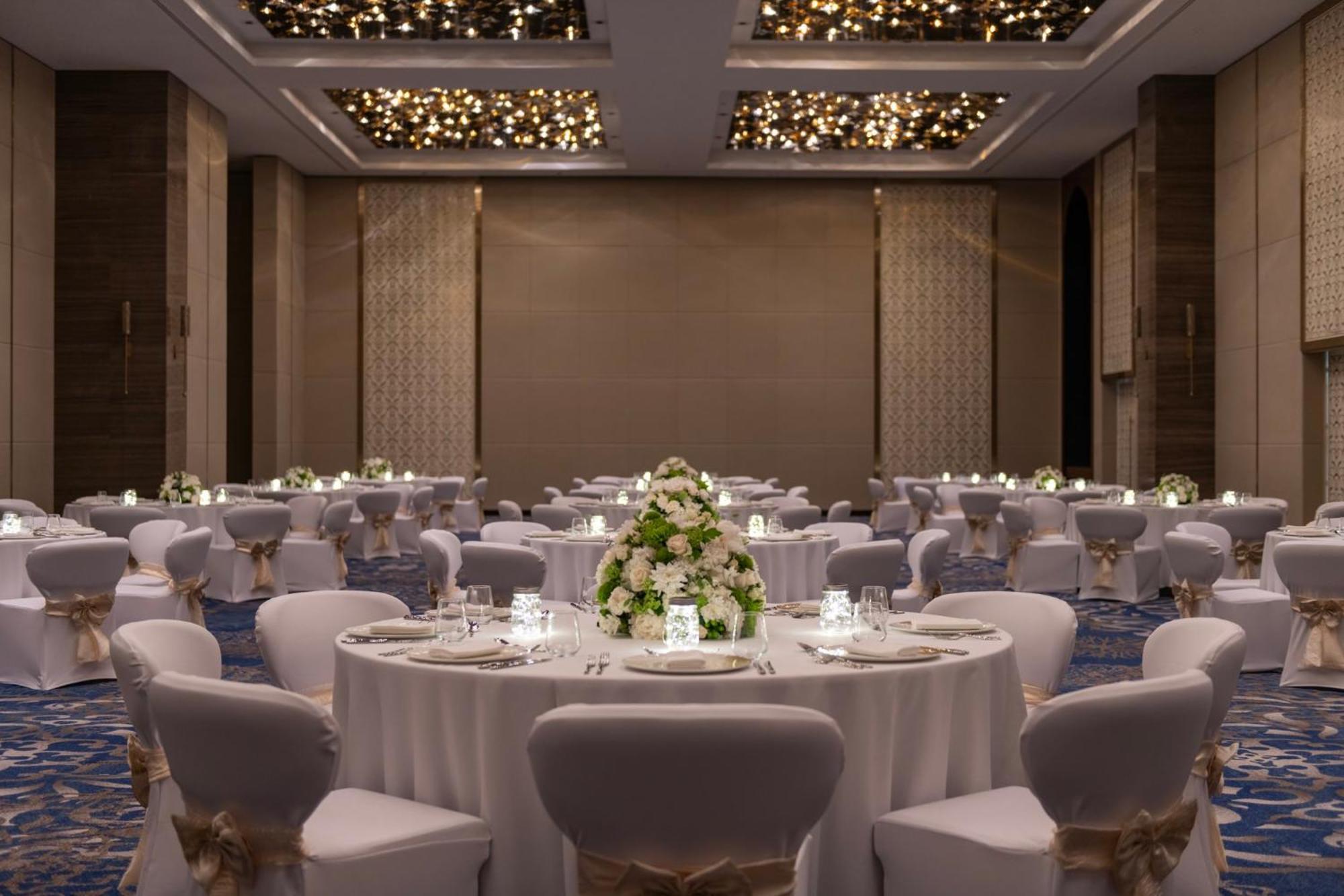 Abesq Doha Hotel And Residences, An Ihg Hotel Esterno foto The Grand Ballroom