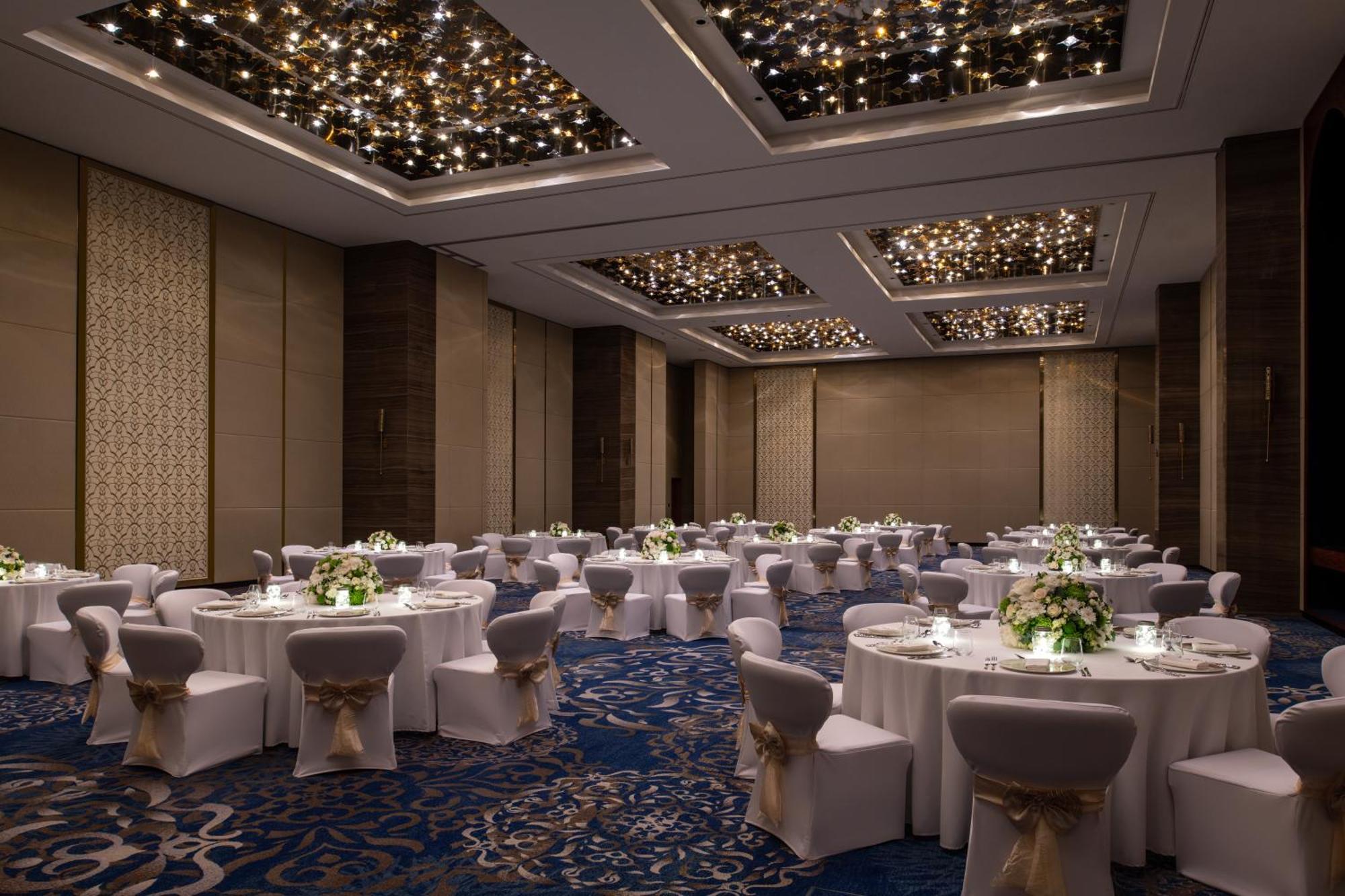 Abesq Doha Hotel And Residences, An Ihg Hotel Esterno foto The ballroom