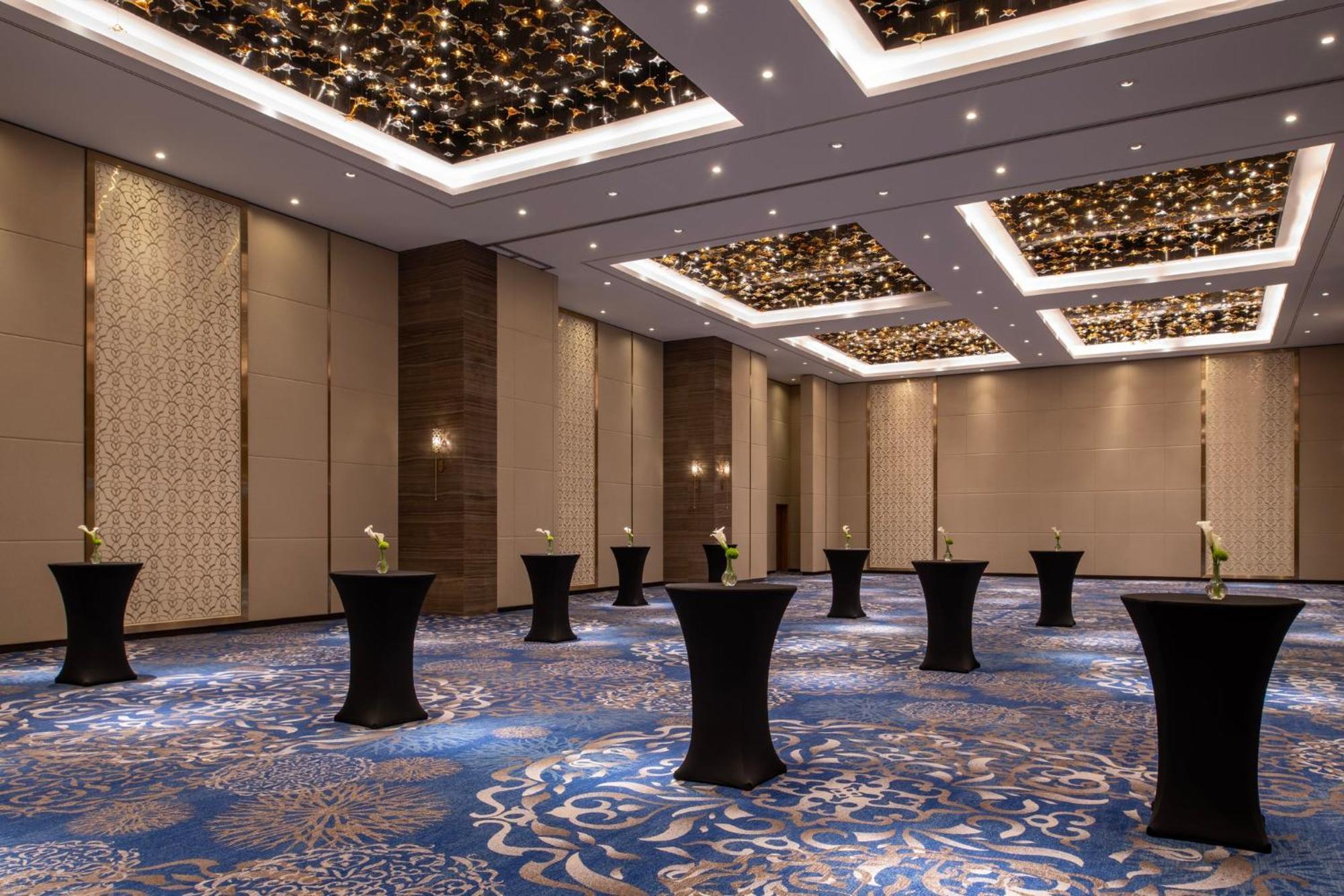 Abesq Doha Hotel And Residences, An Ihg Hotel Esterno foto The ballroom