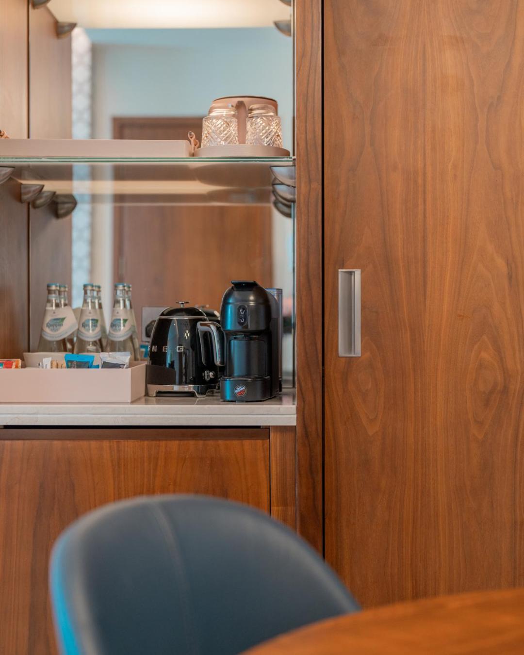 Abesq Doha Hotel And Residences, An Ihg Hotel Esterno foto A Nespresso machine on board a plane