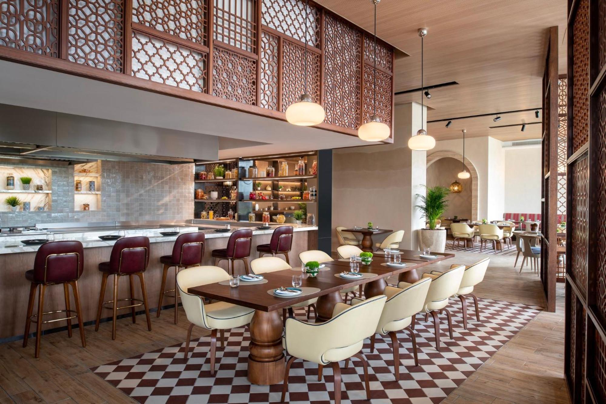 Abesq Doha Hotel And Residences, An Ihg Hotel Esterno foto The restaurant